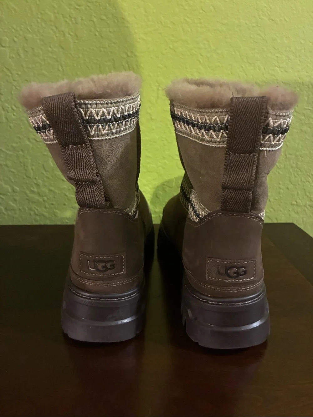 UGG Classic Short TrailGazer Boot chestnut leather waterproof women size 6 BNWT